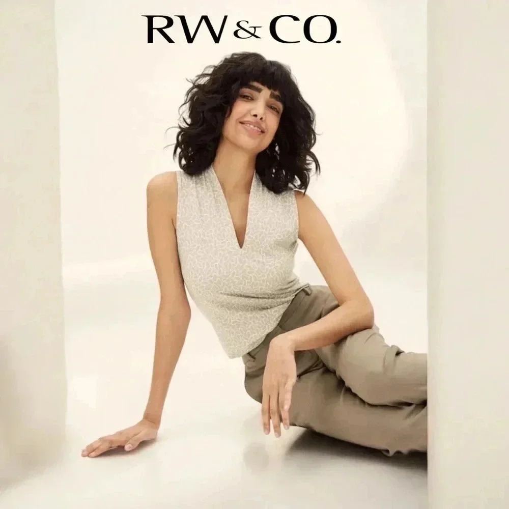 NWOT RW&CO., Plus Size Fitted Sleeveless V-Neck Top, XXL, Beige, White